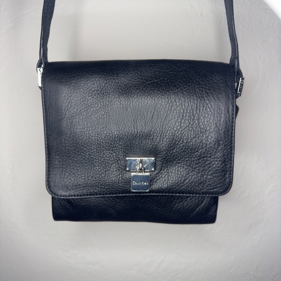 NWOT CALVIN KLEIN CROSSBODY BLACK UTILITY BAG - Picture 1 of 5